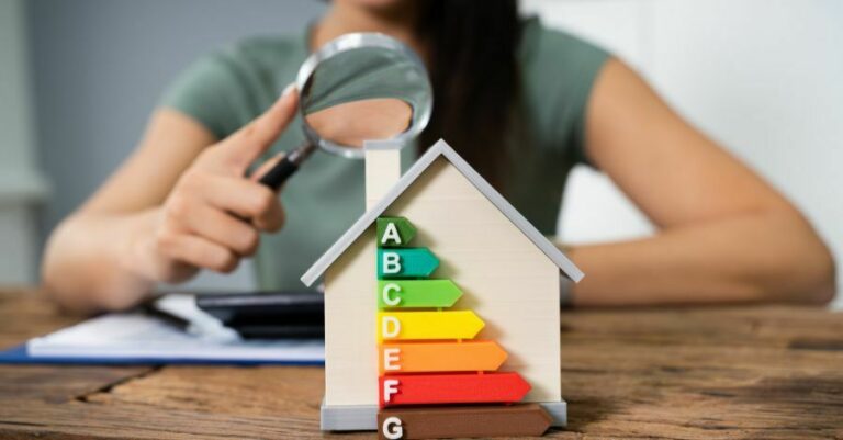 Lire la suite à propos de l’article Le Diagnostic de Performance Énergétique (DPE) en 2024 : définition, contenu, validité