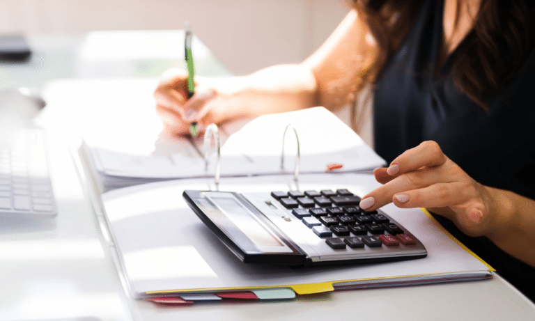 Lire la suite à propos de l’article Prix d&rsquo;un expert-comptable bâtiment : combien ça coûte pour un artisan en 2026 ?